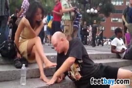 Vídeo de homem amostrando estrupando mulher no mato a força amarrada